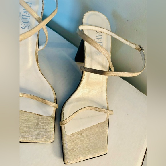 DAVID’S Made In Italy Iridescent White Textured Strappy Sandals Heels - Picture 2 of 4